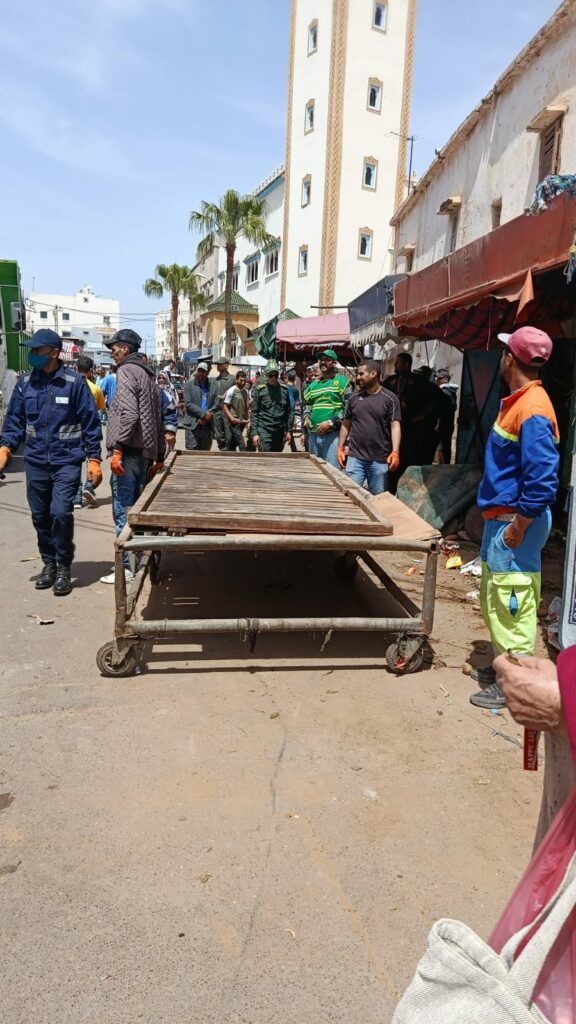 أكادير : حملة مكثفة لتحرير الملك العمومي وإزالة العوائق بحي بنسركاو (+ صور وفيديو) 4 WhatsApp Image 2025 04 17 at 15.53.36 3