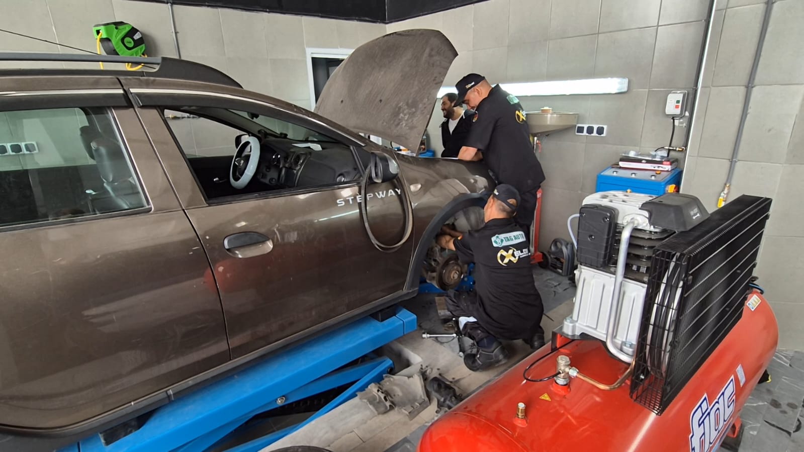 أكادير تستقبل عملاقي صيانة المركبات والتتبع الذكي: TAG AUTO و ALLO GPS تدشنان فرعهما الجديد 53 WhatsApp Image 2025 04 20 at 11.41.07