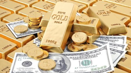 الذهب يحقق أفضل مكاسب أسبوعية منذ أكثر من شهر ويتجاوز 3300 دولار مع تراجع الدولار الأمريكي