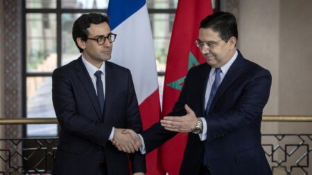 فرنسا تؤكد دعمها لسيادة المغرب على الصحراء وتدعو لحل سياسي فرنسا تؤكد دعمها لسيادة المغرب على الصحراء وتدعو لحل سياسي