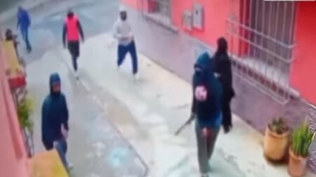 عنف بالجديدة يثير تدخلًا أمنيًا عاجلًا.. وتوقيف أحد المشتبه فيهم عنف بالجديدة يثير تدخلًا أمنيًا عاجلًا.. وتوقيف أحد المشتبه فيهم