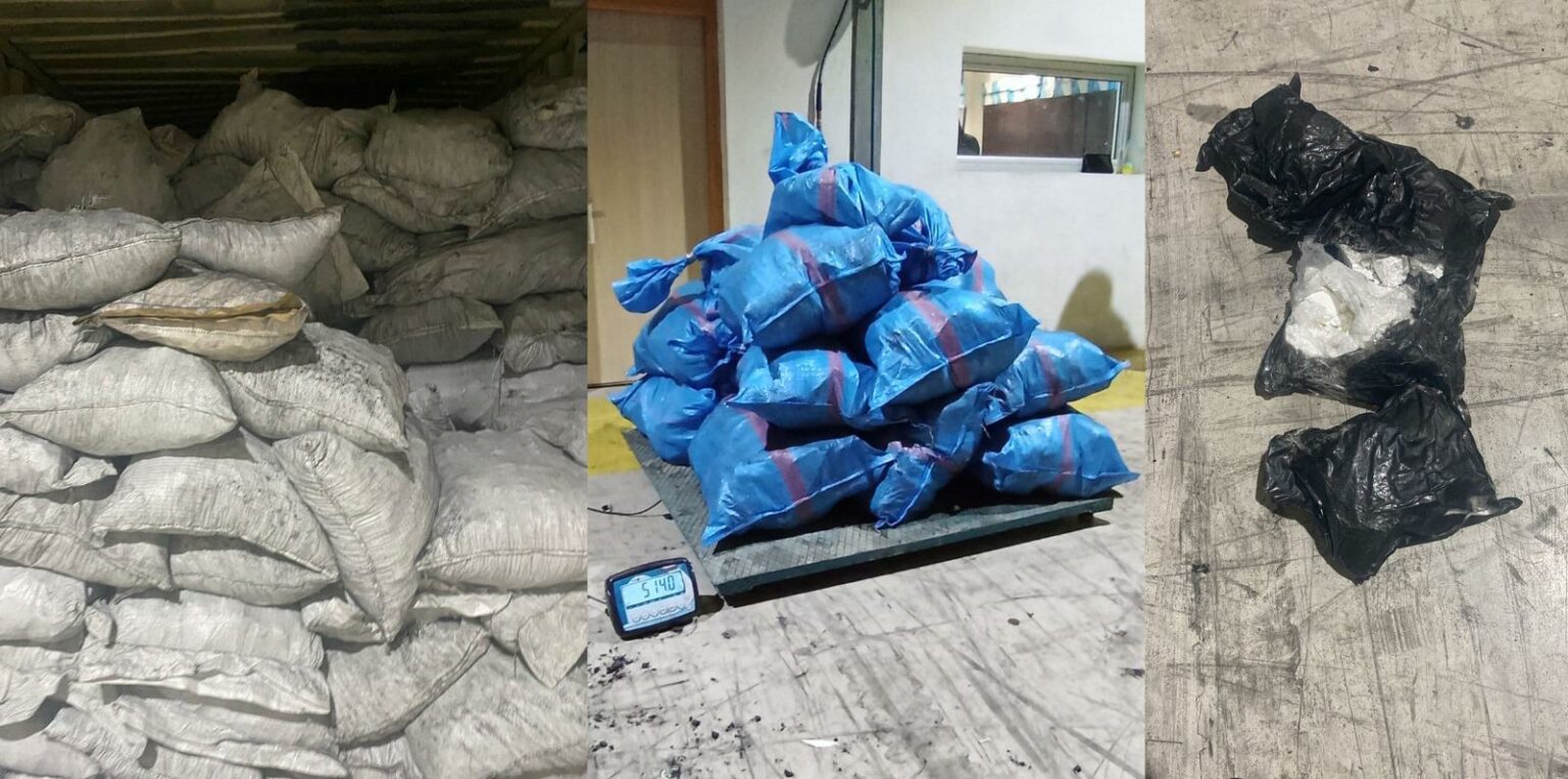 إحباط محاولة تهريب دولية لمخدر الكوكايين عبر ميناء طنجة المتوسط إحباط محاولة تهريب دولية لمخدر الكوكايين عبر ميناء طنجة المتوسط