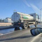 ألسنة اللهب تلتهم شاحنة إرساليات، و تقطع طريق تيزنيت – الداخلة