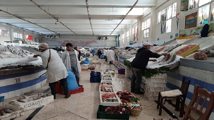 شروط الاستفادة من محلات “باب الميناء” تغضب مهنيي سوق السمك بأكادير