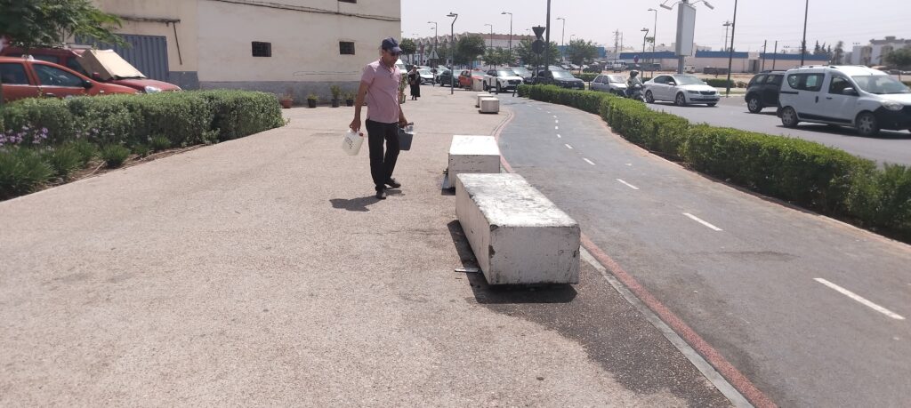 حملة "أيادي أكادير": أبناء المدينة ينتفضون لتنظيف الفضاءات العامة ويستنكرون التخريب (+ صور) 14 Mains dAgadir 9