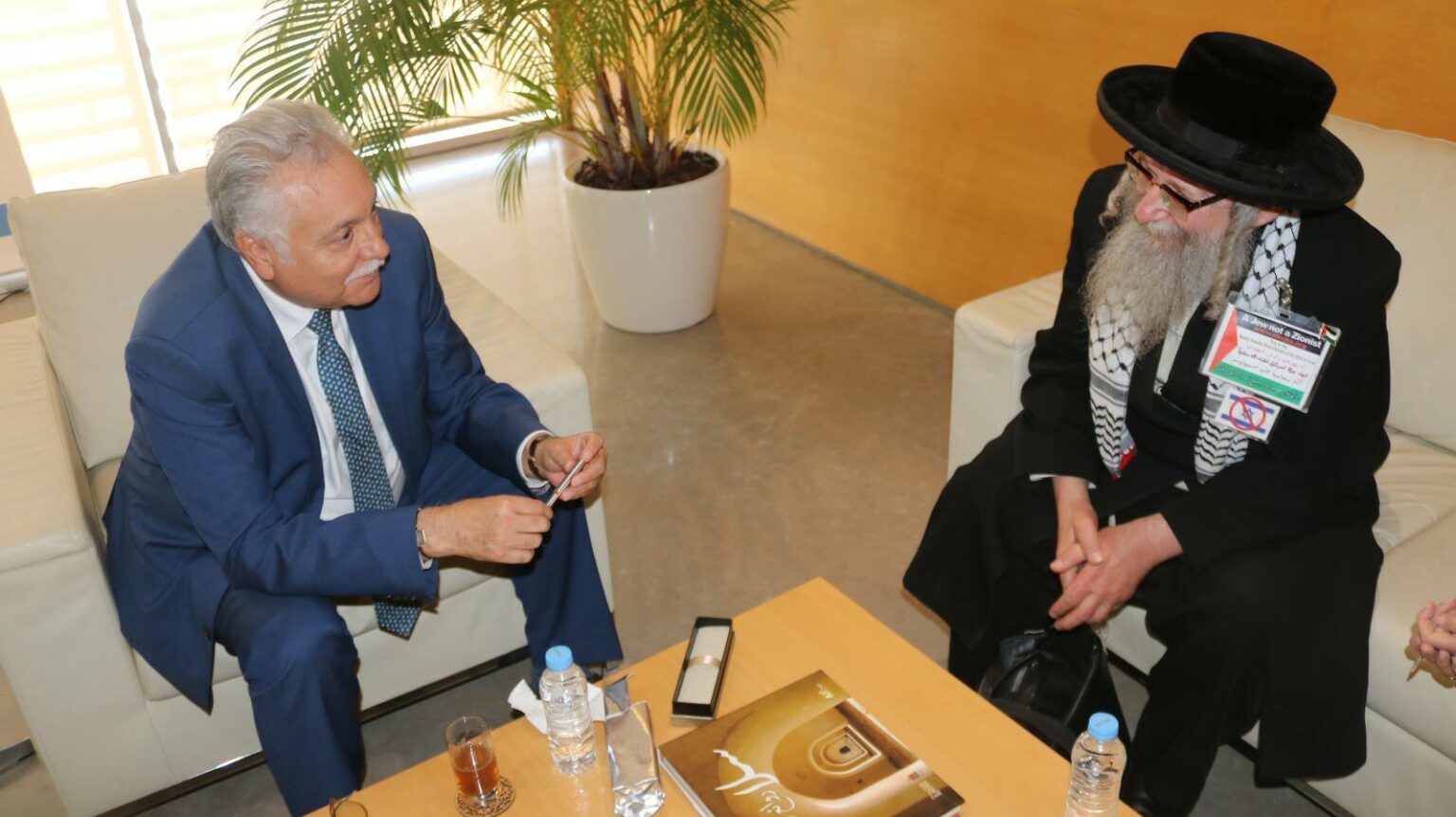 بنعبد الله يستقبل وفدًا روسيًا وحاخامًا يهوديًا لمناقشة قضايا السلام ودعم القضية الفلسطينية بنعبد الله يستقبل وفدًا روسيًا وحاخامًا يهوديًا لمناقشة قضايا السلام ودعم القضية الفلسطينية