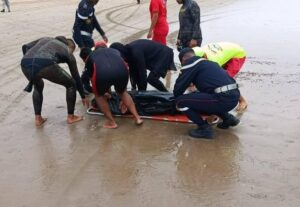 انتشال جثة شاب من شاطئ مدينة أكادير 12 Plage de la ville dAgadir