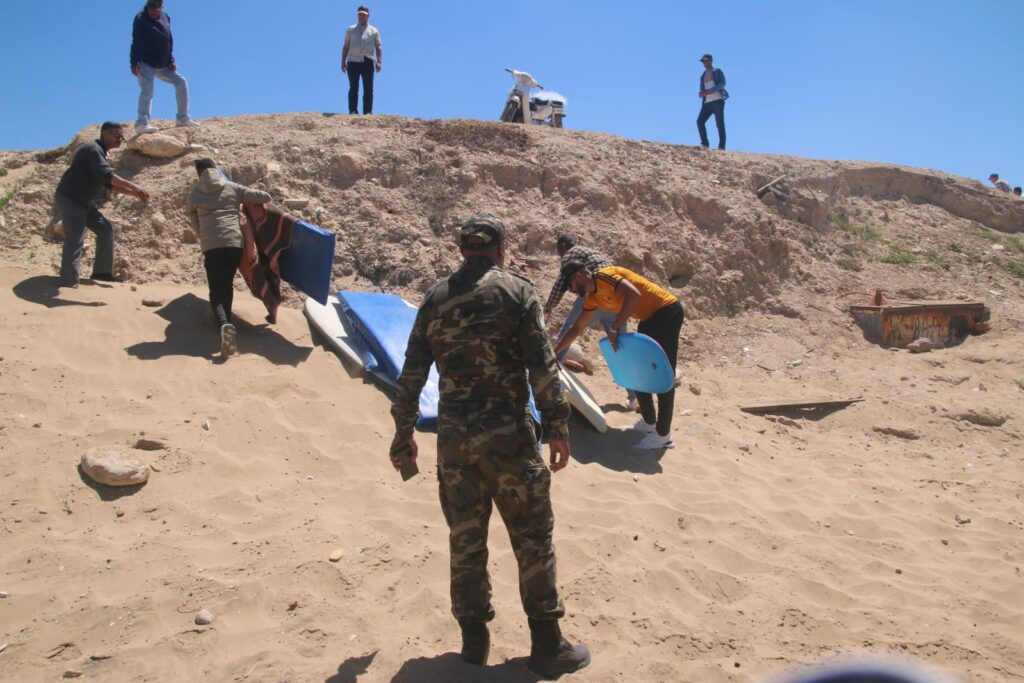 أكادير و بالصور : حملة مكثفة لتحرير شواطئ أورير من الاستغلال غير القانوني 14 Plages dOurir 13
