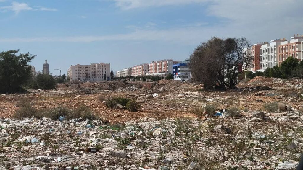 الأزبال والنفايات تغير معالم حي أدرار بمدينة أكادير (+صور)