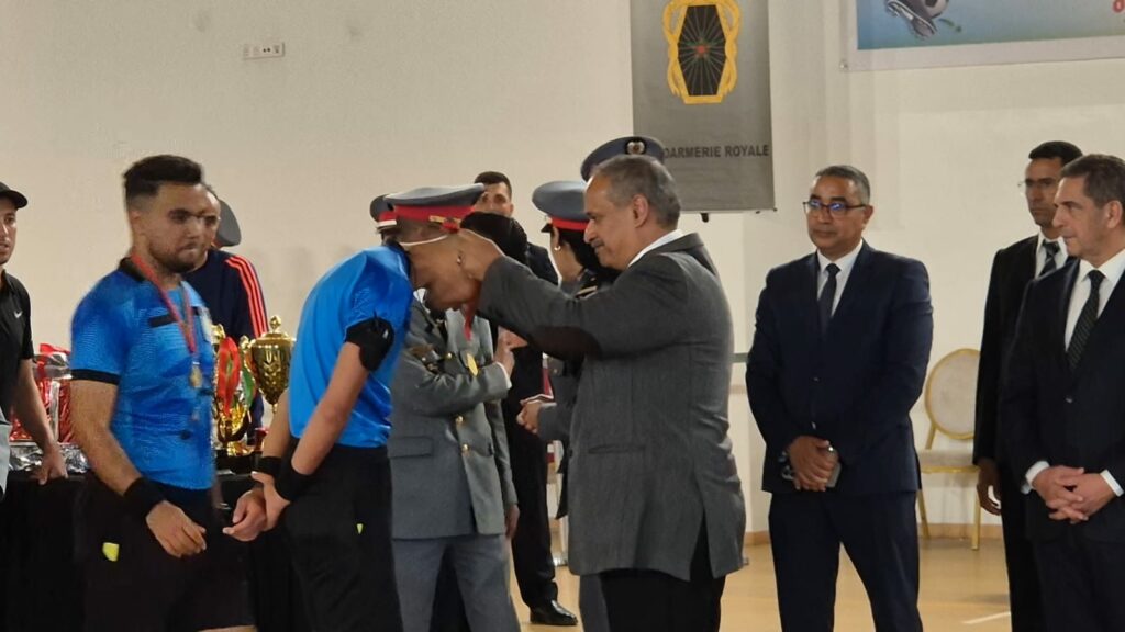 الدرك الملكي بأكادير ينظم دوريا في كرة القدم المصغرة تخليدا للذكرى 69 لتأسيس القوات المسلحة الملكية. (+ صور وفيديو) 12 WhatsApp Image 2025 05 14 at 23.28.13 1