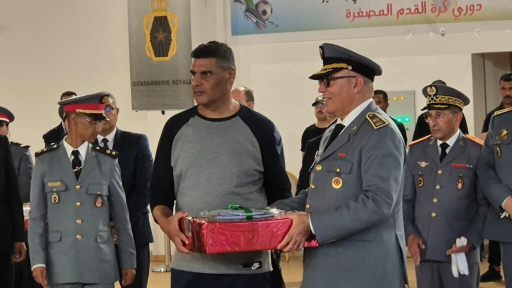 الدرك الملكي بأكادير ينظم دوريا في كرة القدم المصغرة تخليدا للذكرى 69 لتأسيس القوات المسلحة الملكية. (+ صور وفيديو) 15 WhatsApp Image 2025 05 14 at 23.28.13 4
