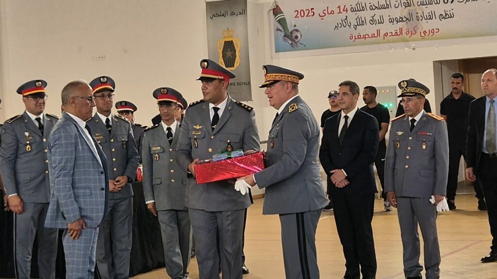 الدرك الملكي بأكادير ينظم دوريا في كرة القدم المصغرة تخليدا للذكرى 69 لتأسيس القوات المسلحة الملكية. (+ صور وفيديو) 45 WhatsApp Image 2025 05 14 at 23.28.16 5