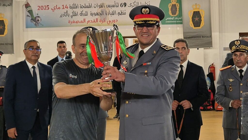 الدرك الملكي بأكادير ينظم دوريا في كرة القدم المصغرة تخليدا للذكرى 69 لتأسيس القوات المسلحة الملكية. (+ صور وفيديو) 46 WhatsApp Image 2025 05 14 at 23.28.16 6