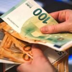 أسعار الذهب ترتفع بدعم من ضعف الدولار وترقب انفراج محتمل في أزمة إيران