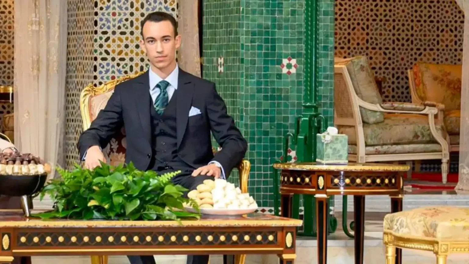 الشعب المغربي يخلد الذكرى 22 لميلاد ولي العهد الأمير مولاي الحسن الشعب المغربي يخلد الذكرى 22 لميلاد ولي العهد الأمير مولاي الحسن