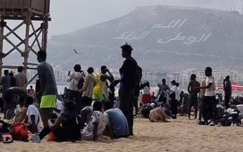 إنزال المهاجرين جنوب الصحراء بكل من أكادير وأيت اعميرة يطرح تساؤلات واسعة حول أسباب استمرار الظاهرة
