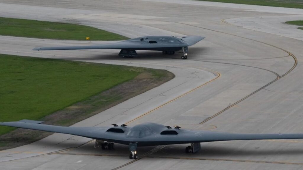 أمريكا ترسل قاذفات B-2 إلى غوام: قنابل خارقة للتحصينات تستهدف منشآت إيران النووية