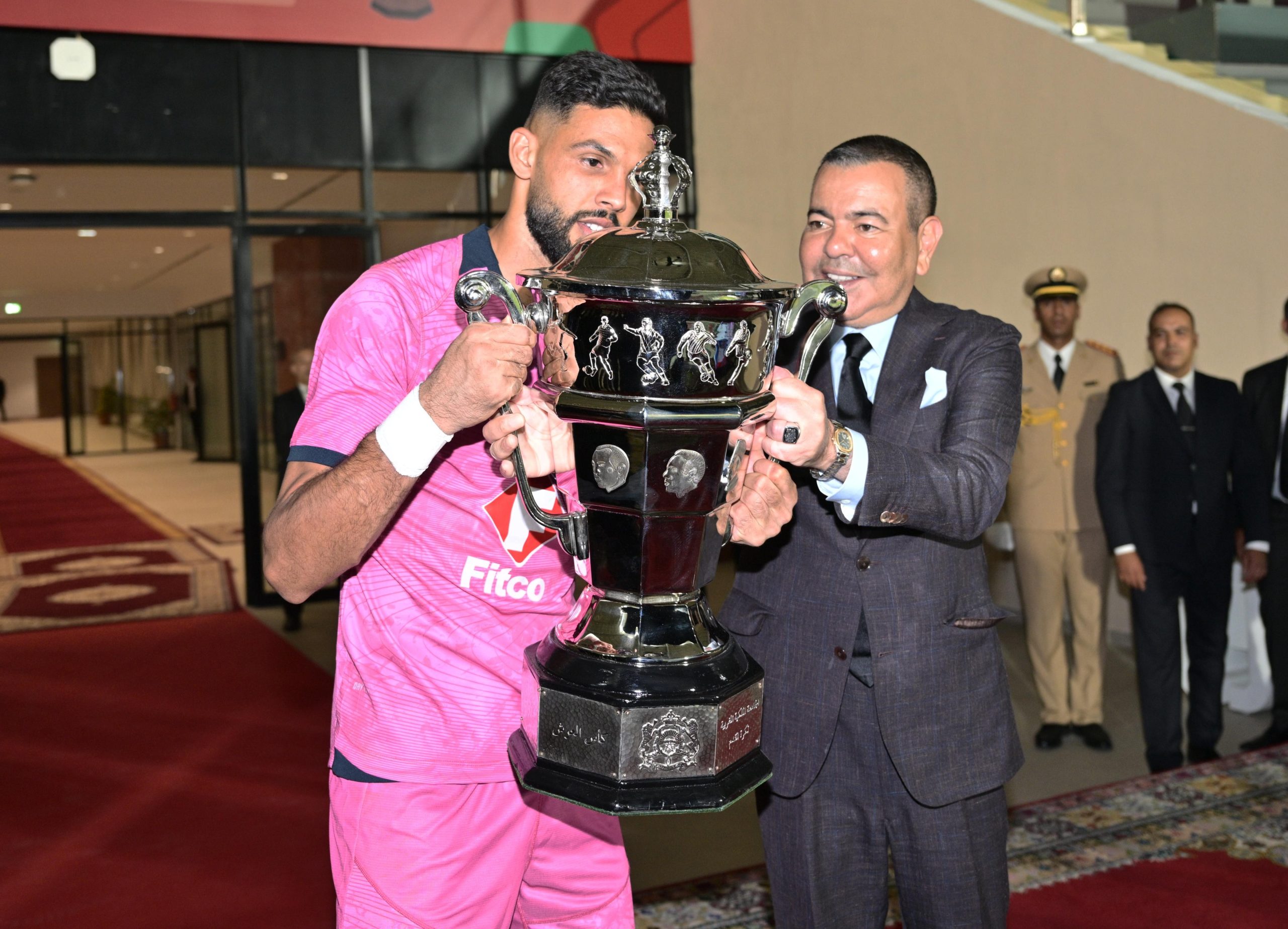 الأمير مولاي رشيد يترأس نهائي كأس العرش ويسلم الكؤوس للفائزين في أصناف الرجال والنساء والقاعة