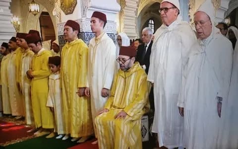 الملك محمد السادس يؤدي صلاة عيد الأضحى بمسجد الحسن الثاني بتطوان