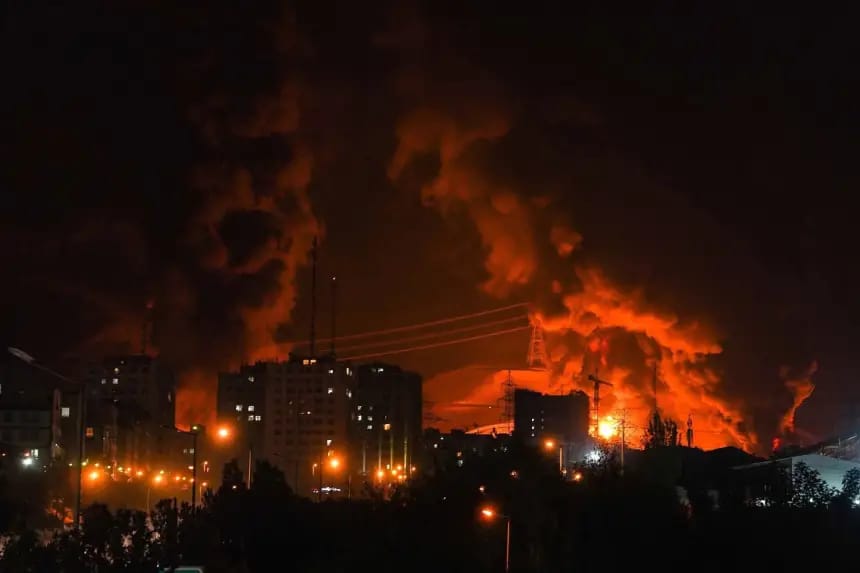 صواريخ إيران تضرب حيفا: ذعر ونيران إثر تصعيد خطير بين طهران وتل أبيب