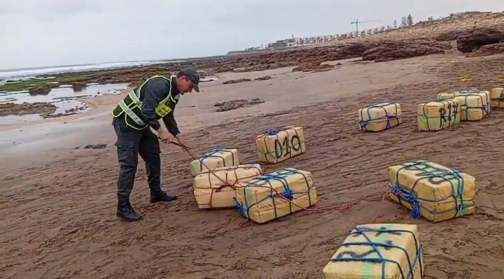 إحباط تهريب طنين من الحشيش بشاطئ دار بوعزة وتوقيف 6 أشخاص في حالة تلبس