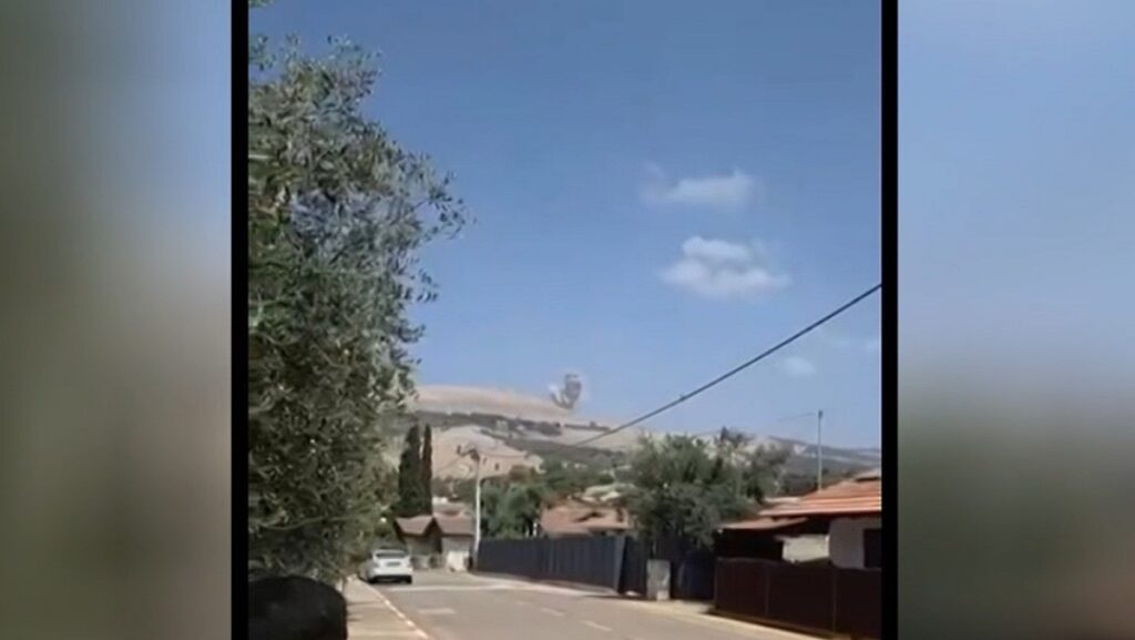 إيران تطلق صواريخ ومسيرات نحو إسرائيل ومنظومات الدفاع تتصدى للهجوم وسط حالة تأهب قصوى