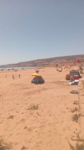 لغز جثة شاطئ إيموران: أمواج أكادير تلفظ جثة شاب وسط استنفار أمني لكشف ملابسات الحادث