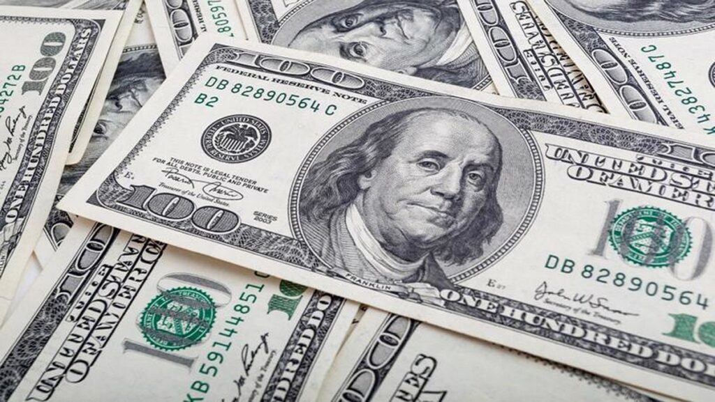 الدولار يرتفع وسط توتر الشرق الأوسط وترقب الأسواق