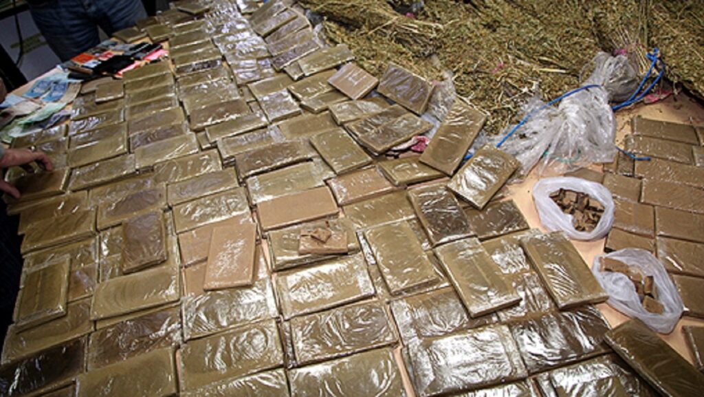 3 أطنان من الشيرا و7 موقوفين.. تفاصيل عملية أمنية محكمة بسواحل الجديدة