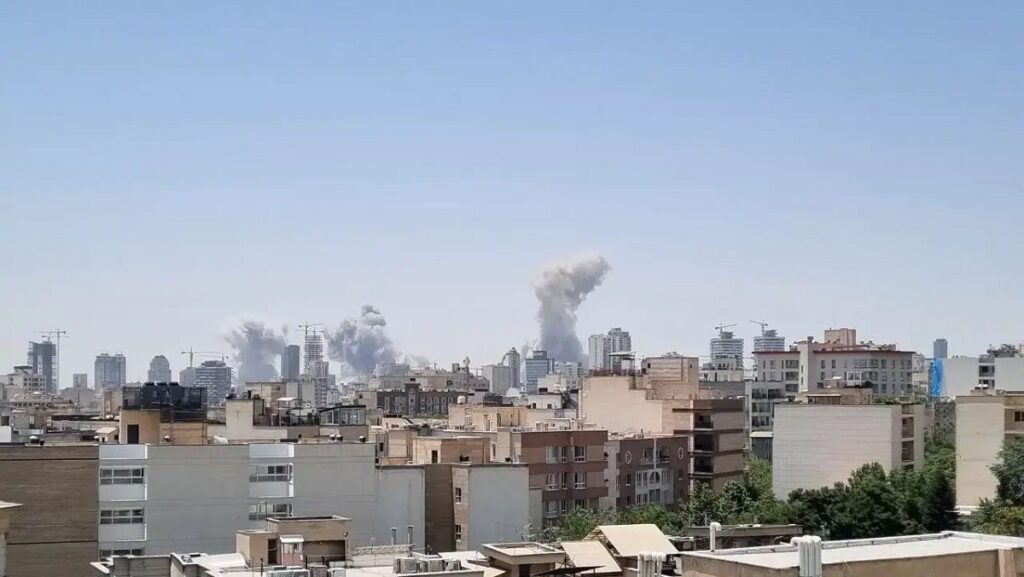 حرب 12 يومًا بين إيران وإسرائيل: وقف هشّ لإطلاق النار تحت ضغط أمريكي ووساطة قطرية