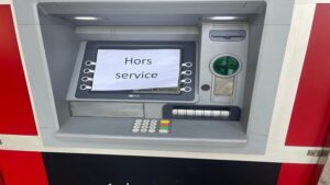 مواطنون يتخوفون من نقص سيولة الشبابيك البنكية خلال عطلة العيد، ويدعون إلى إجراءات استباقية 1 guichets des banques
