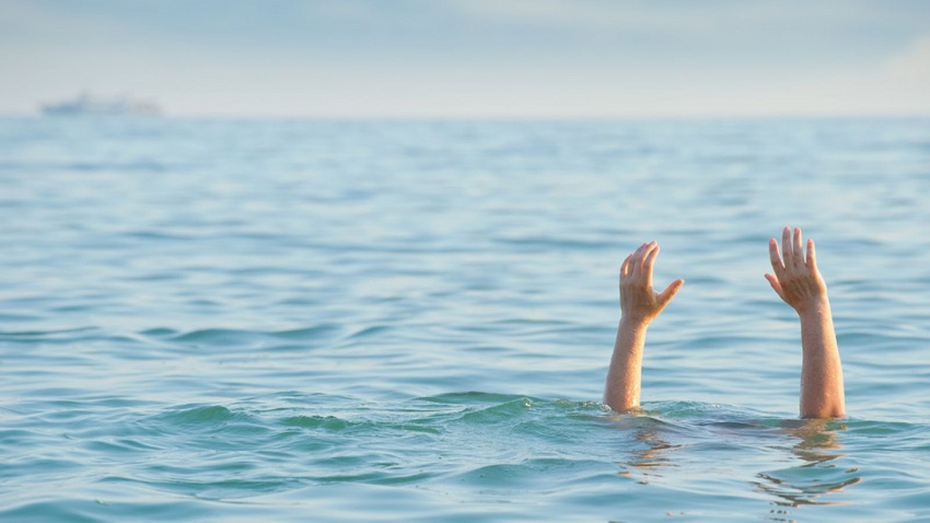 noye dans la mer