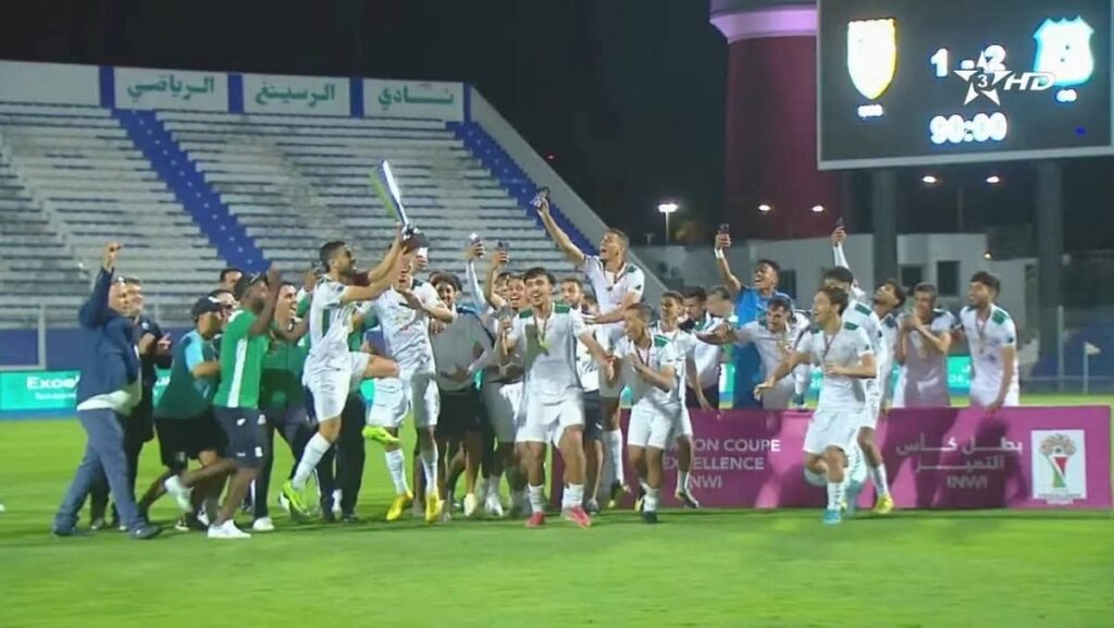 تتويج باهت يثير الغضب: أولمبيك الدشيرة يُحتفل به كأنه فريق أحياء رغم لقبه الوطني