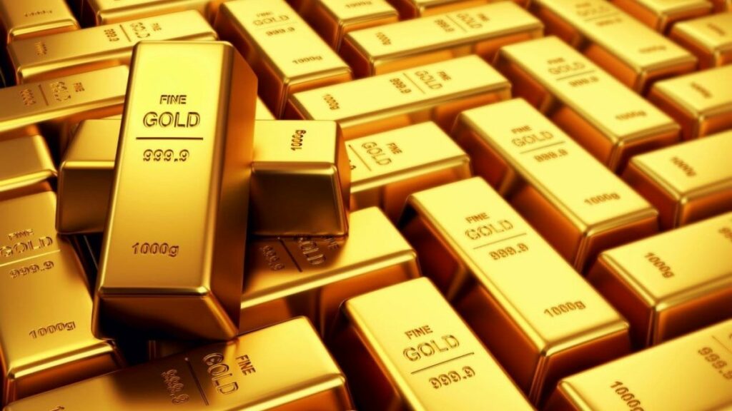 الذهب يرتفع مع تراجع الدولار وتكهنات بتغيير رئيس الاحتياطي الفيدرالي