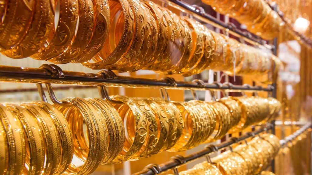 الذهب يلمع من جديد.. أسعار المعدن النفيس تقفز وسط تزايد التوترات العالمية