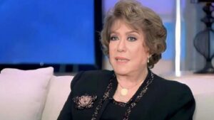رحيل "سيدة المسرح العربي": الفنانة سميحة أيوب تفارق الحياة عن عمر 93 عاماً 8 samiha ayoub