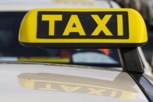 هيئات نقابية تطالب بمراجعة الخطط المرورية وتيسير مرور سيارات الأجرة بأكادير. 11 taxi