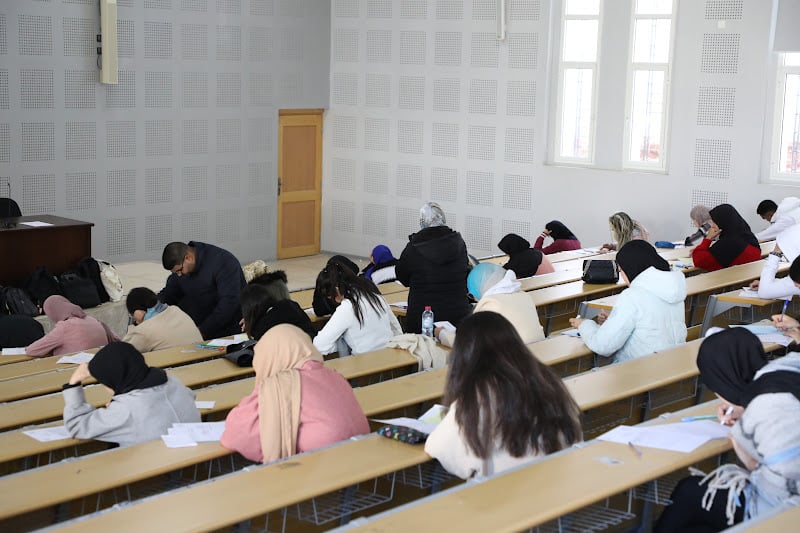 الحكومة تُقر إصلاحات جديدة في التعليم العالي تشمل نظام التكوين والشهادات الجامعية