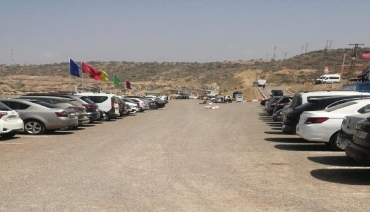 غضب شعبي بسبب فرض إتاوة 15 درهم لركن السيارات في منطقة خلاء شمال أكادير