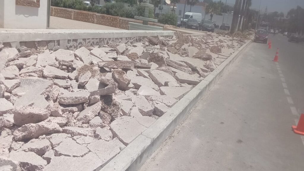 أكادير: إزالة تبليط مغشوش بجوار مسجد لبنان