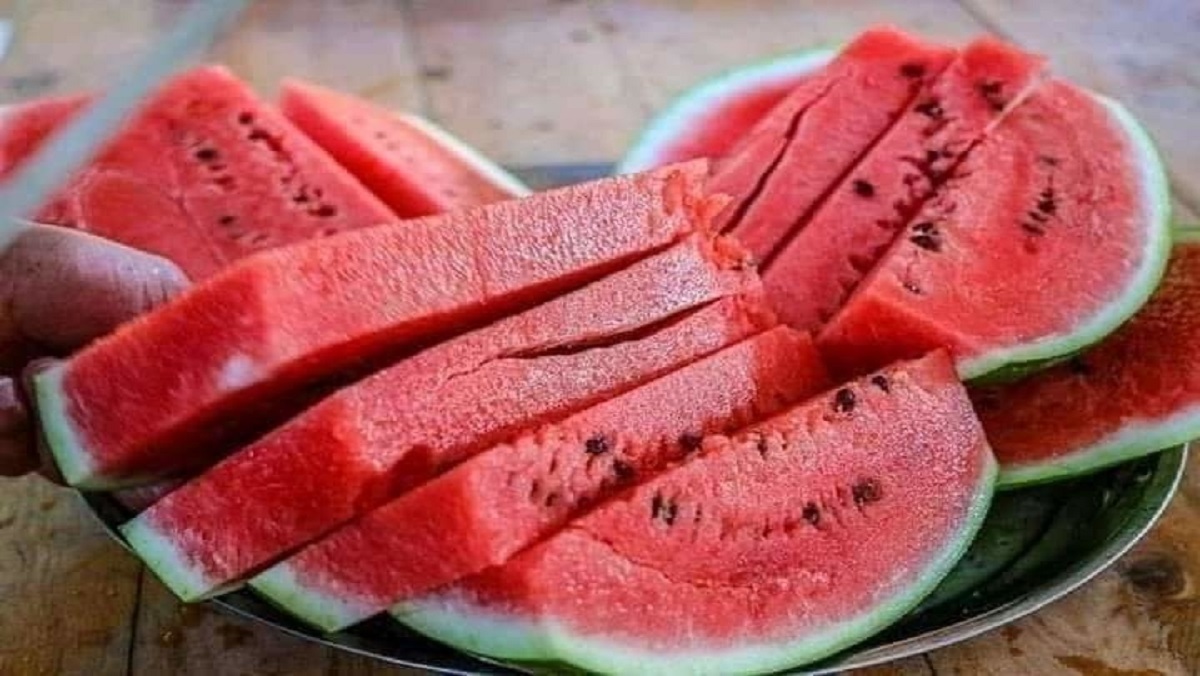 تسمم غذائي يعيد الجدل حول مراقبة جودة فاكهة “الدلاح” المعروضة في الأسواق