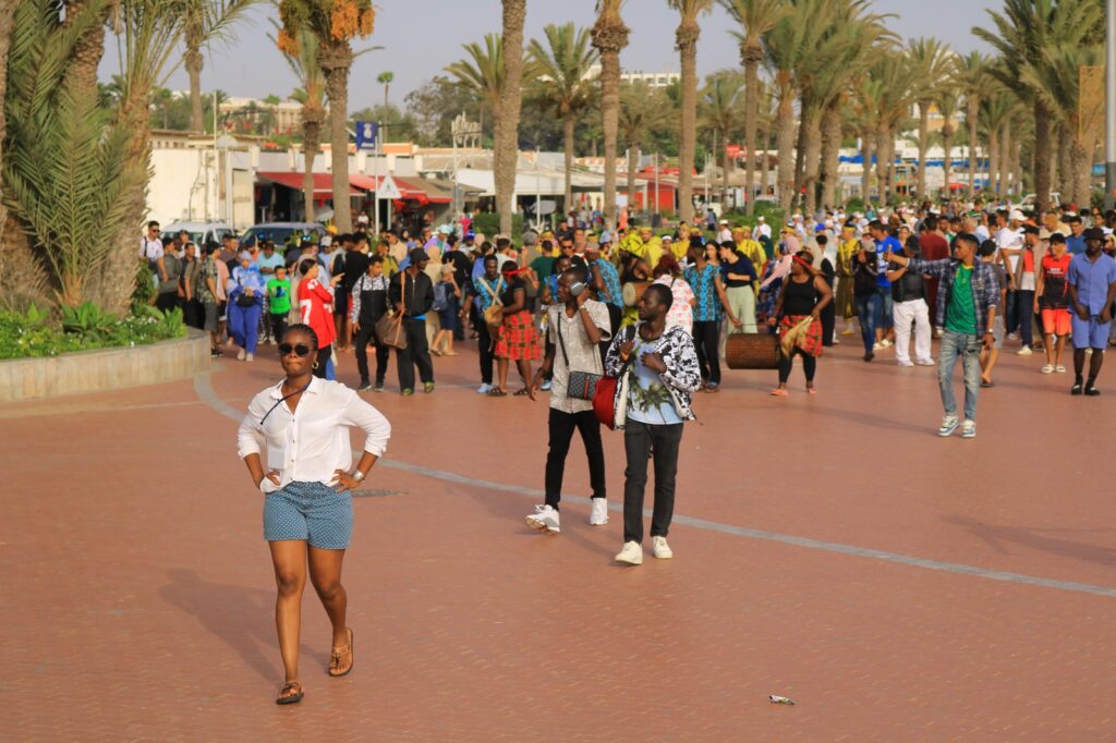 أكادير تحتفي بذكرى عيد العرش عبر المهرجان الإفريقي للفنون الشعبية وأمسية التميز (+صور) 13 Festival africain des arts populaires 18