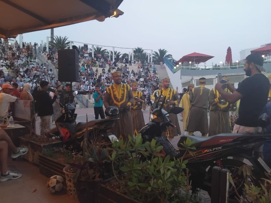 أكادير تحتفي بذكرى عيد العرش عبر المهرجان الإفريقي للفنون الشعبية وأمسية التميز (+صور) 4 Festival africain des arts populaires 28