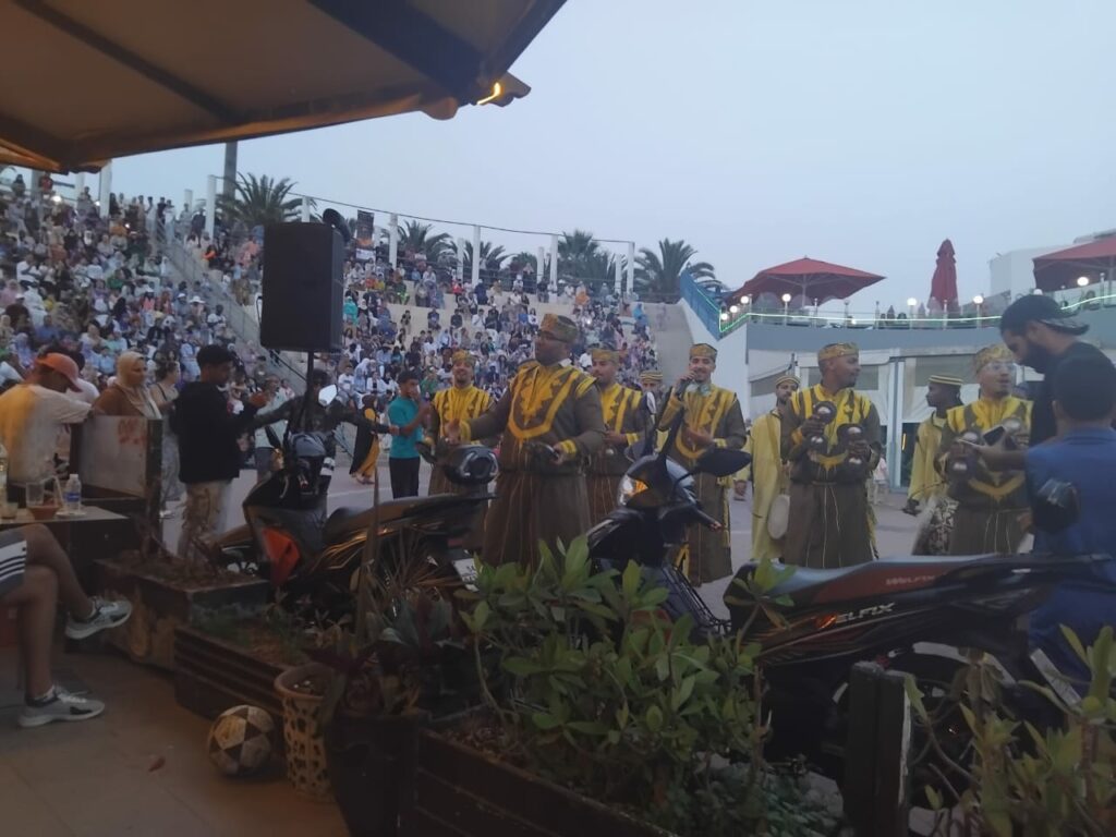 أكادير تحتفي بذكرى عيد العرش عبر المهرجان الإفريقي للفنون الشعبية وأمسية التميز (+صور) 3 Festival africain des arts populaires 29