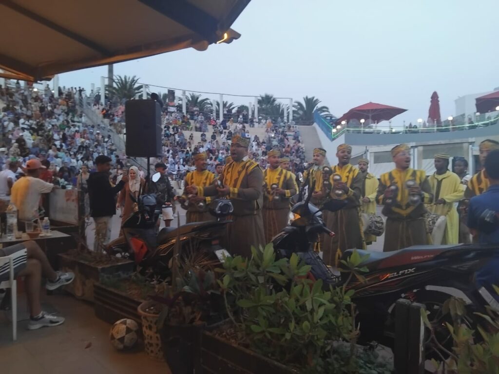 أكادير تحتفي بذكرى عيد العرش عبر المهرجان الإفريقي للفنون الشعبية وأمسية التميز (+صور) 2 Festival africain des arts populaires 30