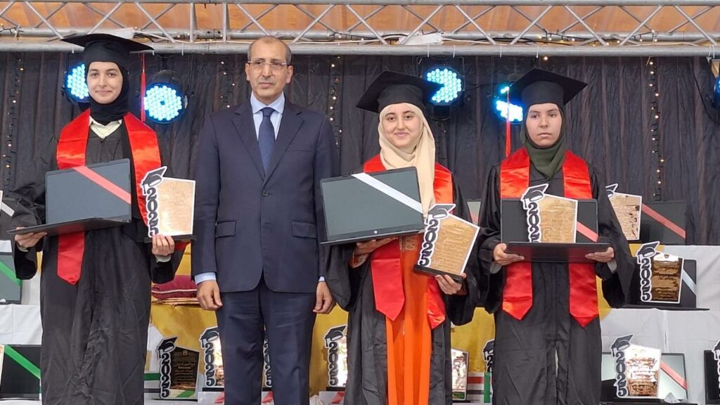 محمد سالم الصبتي عامل إقليم اشتوكة آيت باها يترأس حفل التميز الدراسي وسط استحسان الحاضرين