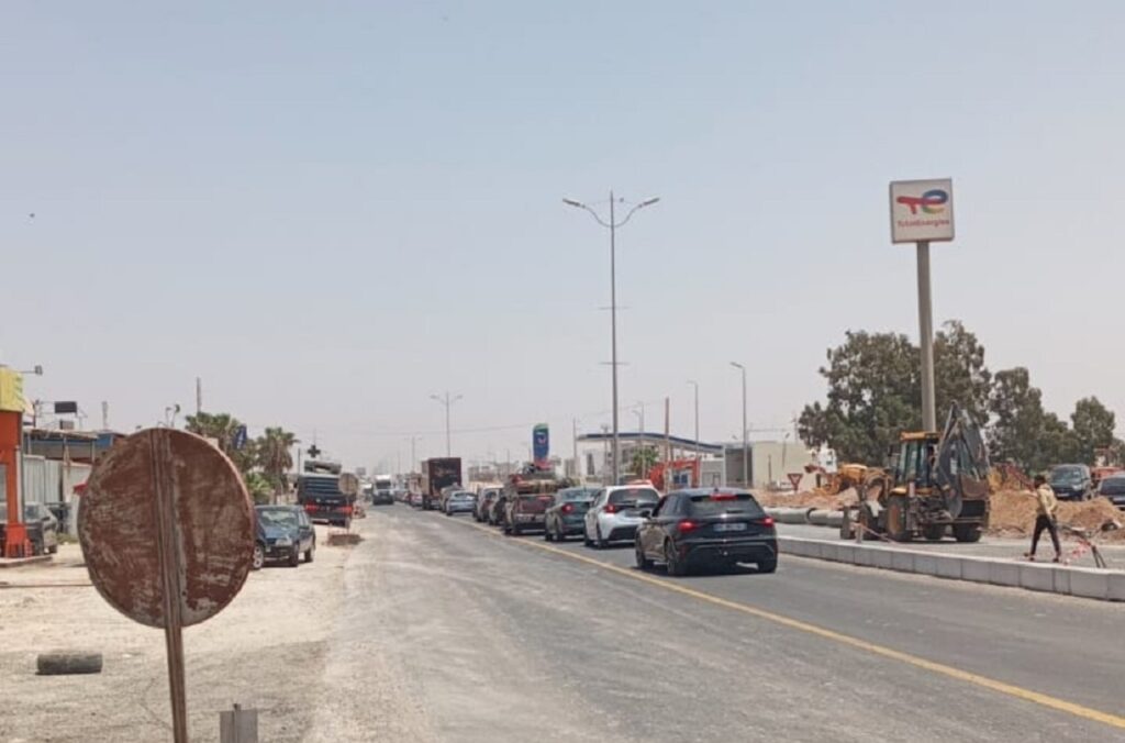 أكادير : أشغال متعثرة تُربك حركة السير بالطريق السيار بالدراركة وتُثير موجة سخط