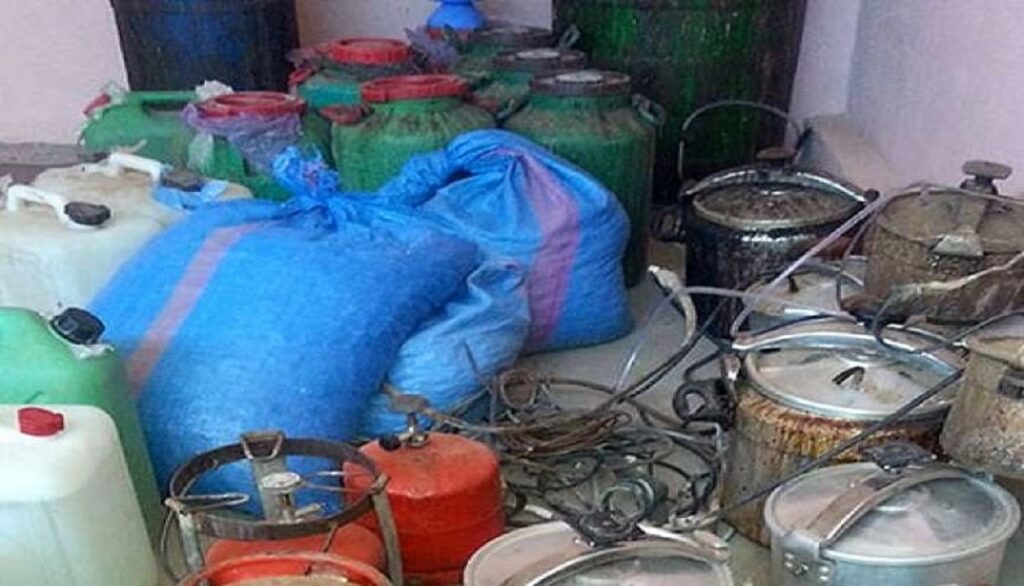 أكادير: درك إيمي ودار يفكك مصنعا سريا للماحيا بإمسوان وتوقيف صاحبه