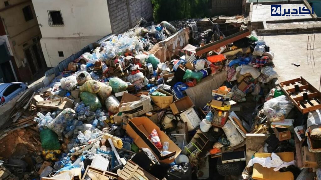 نقطة سوداء بأحد أحياء مدينة أكادير تجلب تنبيهات المواطنين، وسط تحذيرات من أضرار صحية وبيئية وخيمة