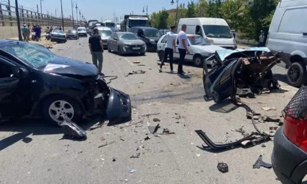 اصطدام خطير يرسل خمسة أشخاص إلى المستشفى
